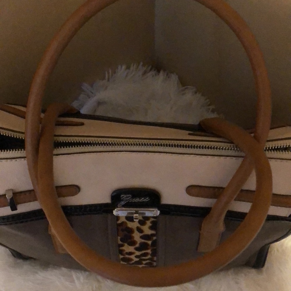 🌹SOLD🌹GUESS Purse - Picture 3 of 6